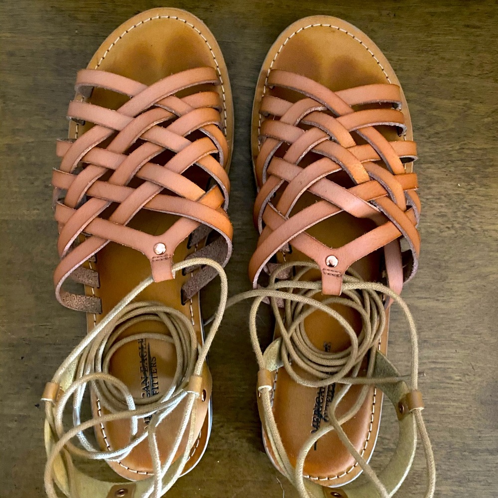 AE Lace-Up Sandal